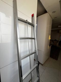 نردبان تاشو از بغل - آلومینیومی تحمل وزن تا 150 کیلو - طول 2 متری